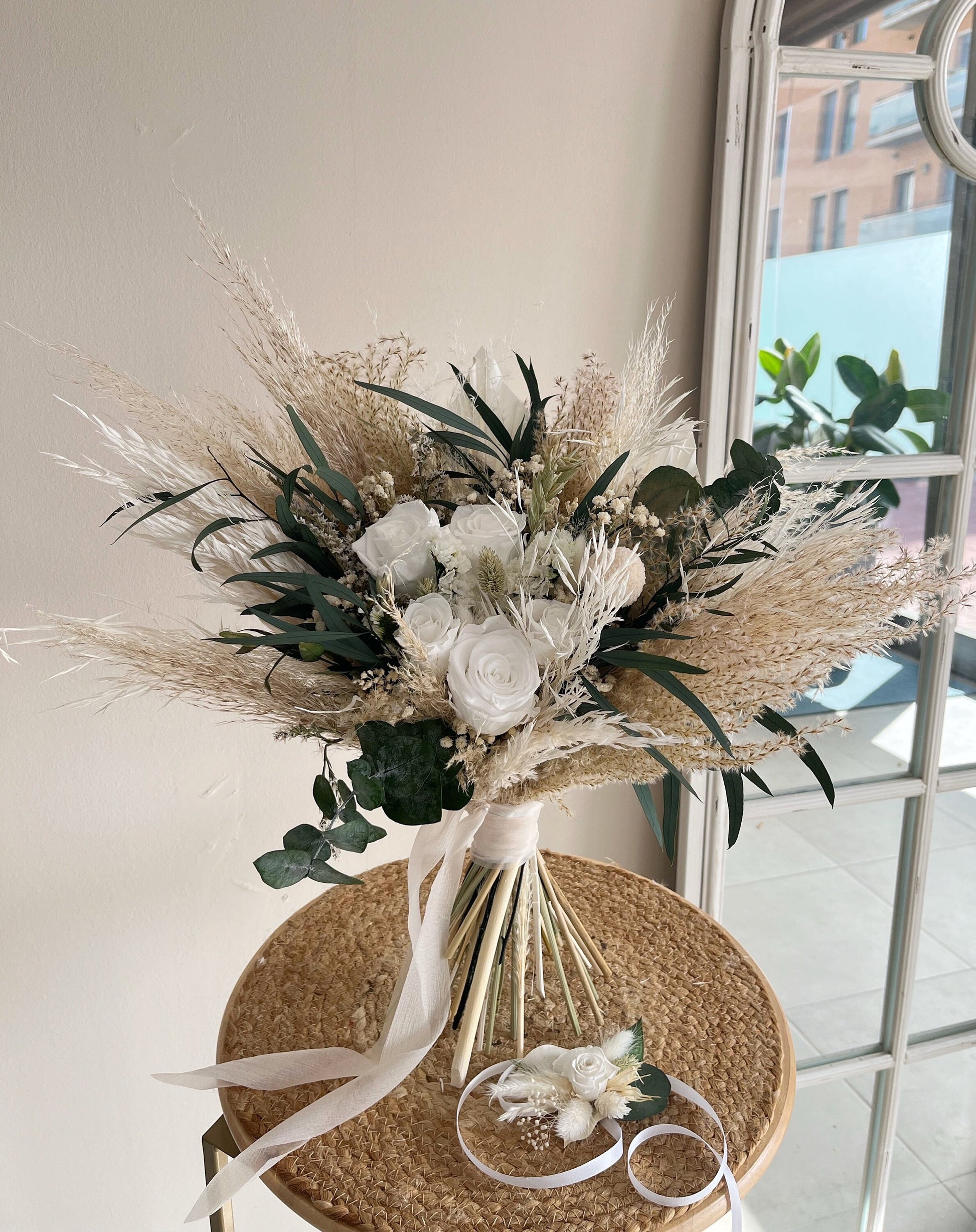 Bouquet White Wedding Eucalyptus Bouquet Boho Wedding Bouquet White Wedding Theme Green White Dried Flower Bouquet for Bridesmaids Bouquet