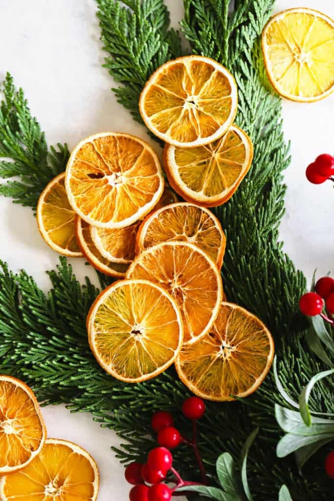 Dried Orange Slices, 100% naturally orange slices, DIY Christmas, Christmas ornaments, Plant based decors, Orange wheels, Dried oranges.