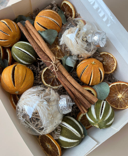 Christmas gift box, Christmas gift basket, Mix Christmas decor